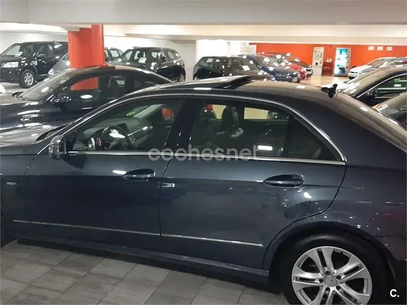 Usado Mercedes E200 Elegance 136 CV (100 kW) 2013 Gris / plata Berlina
