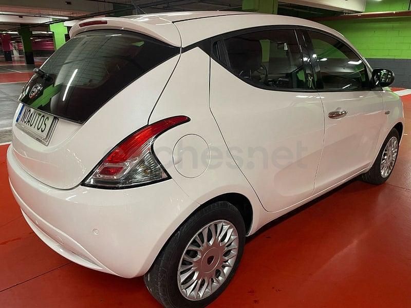 Usado Lancia Ypsilon 69 CV (50 kW) 2015 Blanco Utilitario
