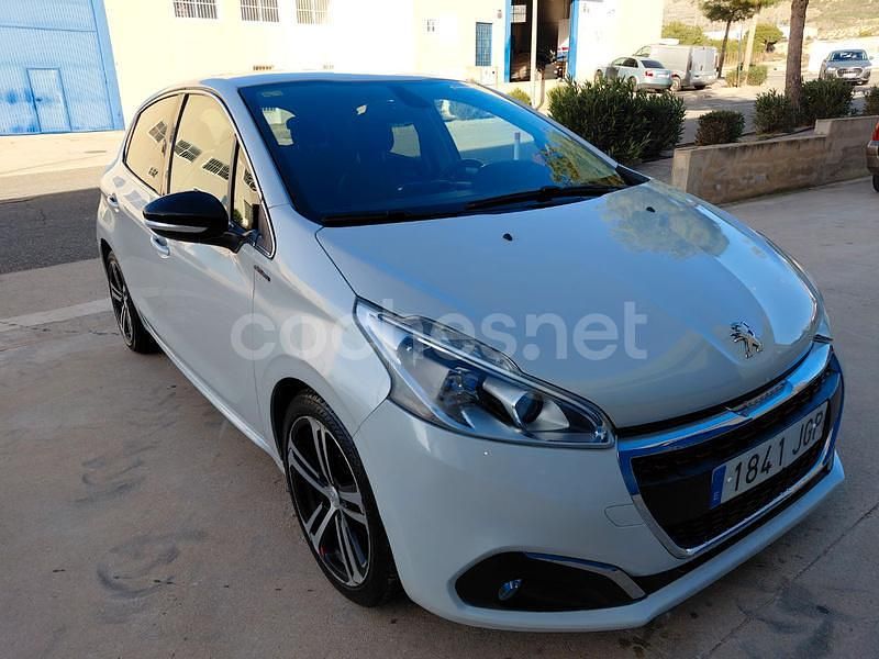 Usado Peugeot 208 Active 110 CV (80 kW) 2015 Blanco Utilitario