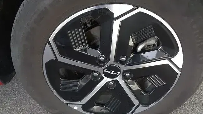 Usado Kia Niro 141 CV (103 kW) 2025 Rojo SUV