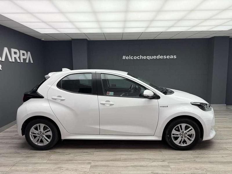Usado Toyota Yaris Hybrid Business Edition 116 CV (85 kW) 2021 Blanco Utilitario