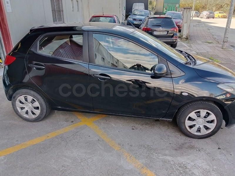 Usado Mazda 2 Active 68 CV (50 kW) 2009 Negro Utilitario