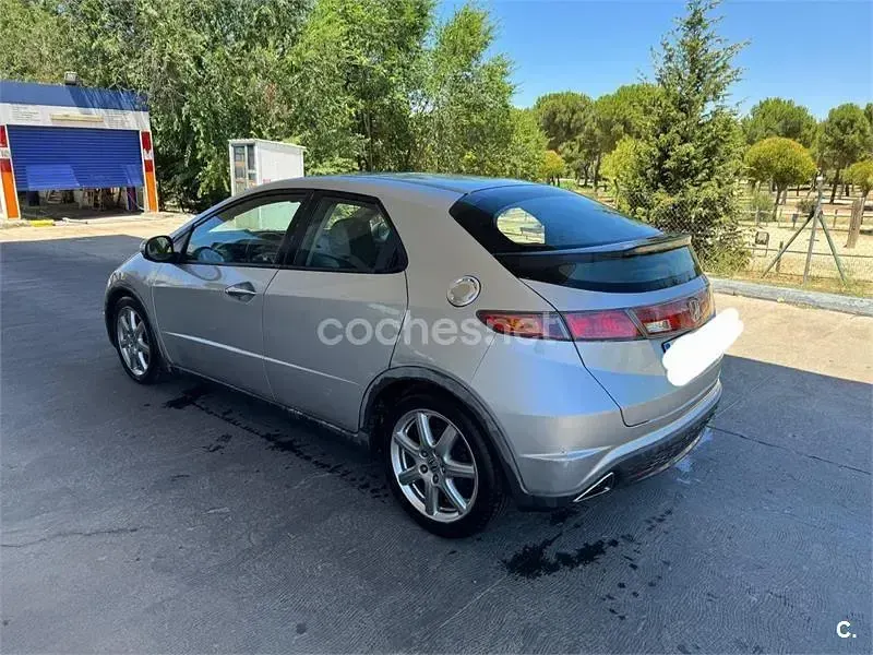 Usado Honda Civic Comfort 140 CV (102 kW) 2007 Gris / plata Berlina