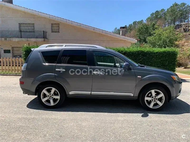 Usado Mitsubishi Outlander 140 CV (102 kW) 2007 Gris / plata SUV