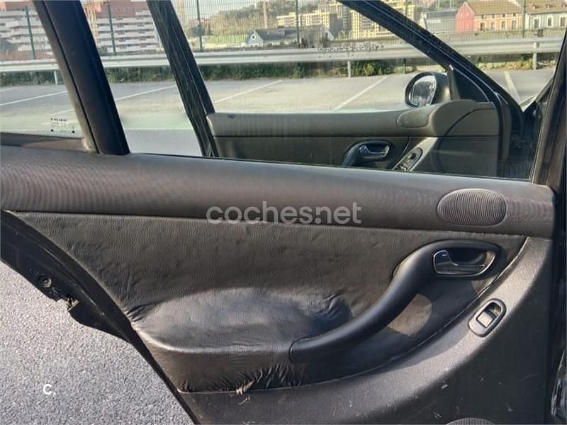 Usado Seat Leon Sport 110 CV (80 kW) 2005 Negro Utilitario