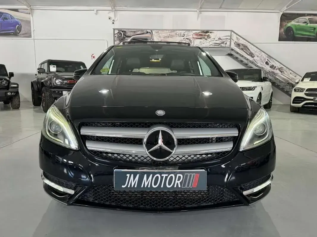 Usado Mercedes B200 136 CV (100 kW) 2014 Negro Utilitario