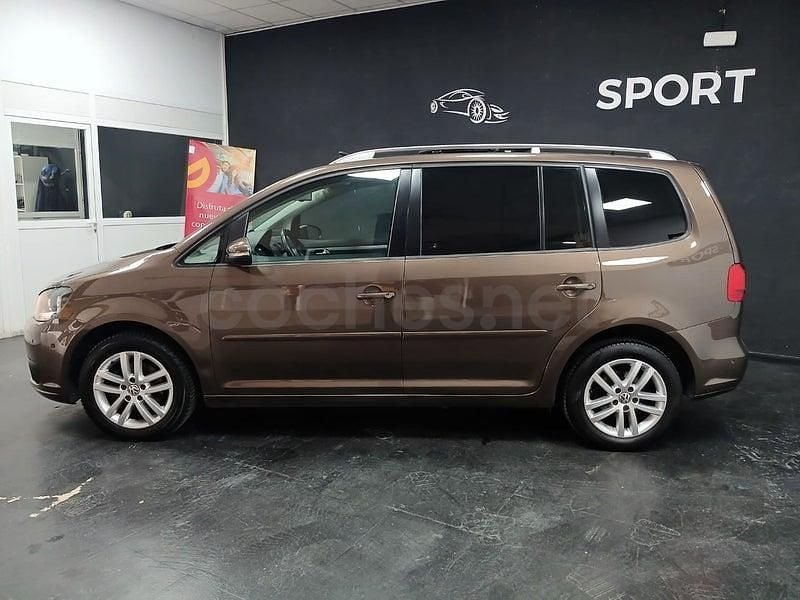 Usado VW Touran Advance 140 CV (102 kW) 2011 Marrón Monovolumen