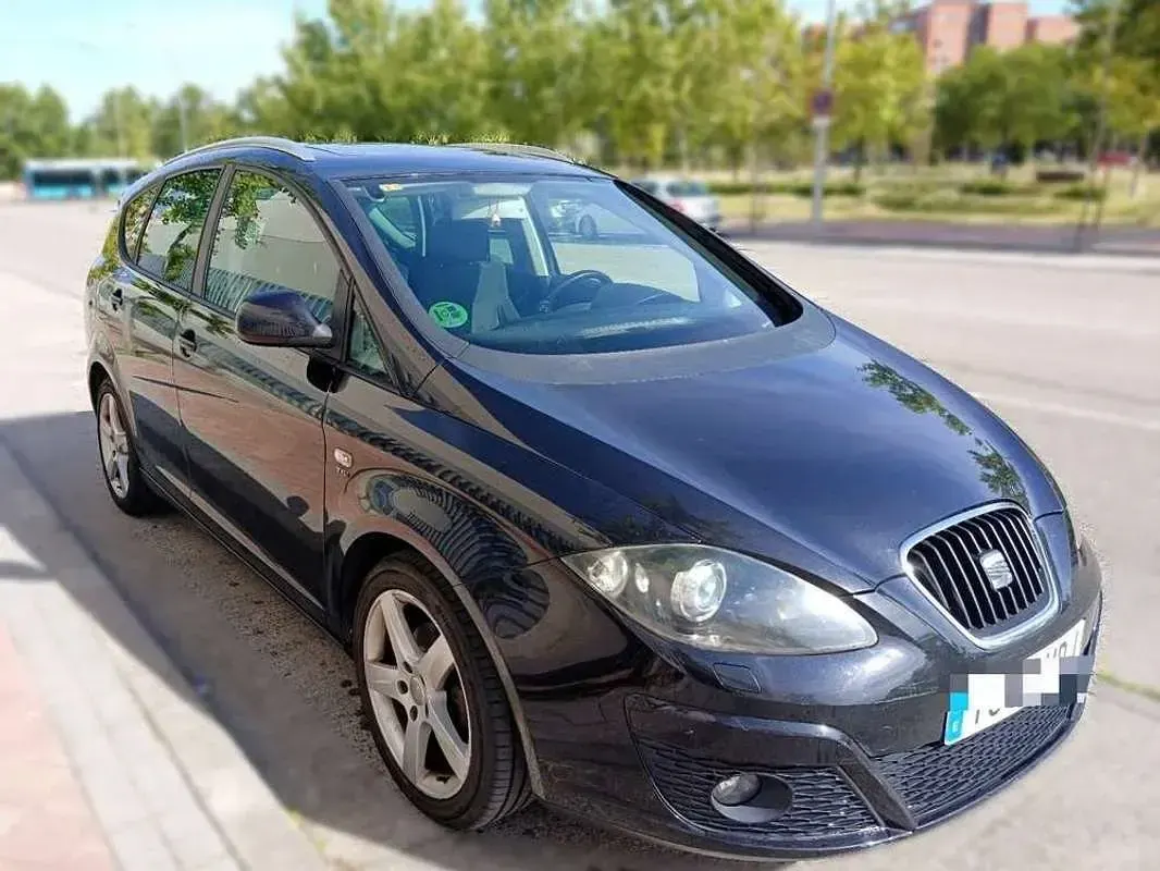 Usado Seat Altea Style 125 CV (91 kW) 2011 Negro Monovolumen