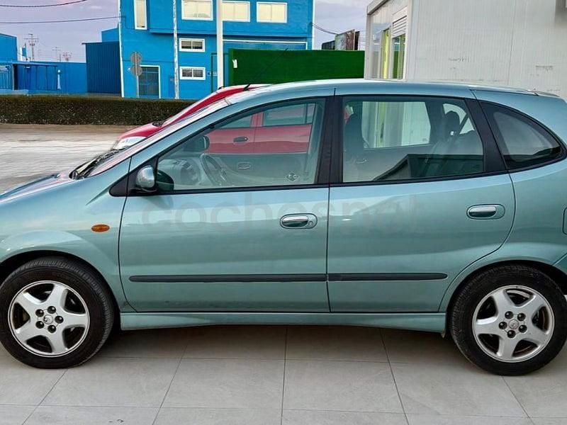 Usado Nissan Almera Tino 114 CV (83 kW) 2002 Verde Monovolumen