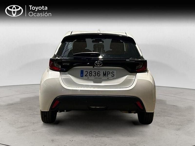 Usado Toyota Yaris Edition 125 CV (91 kW) 2024 Blanco Berlina