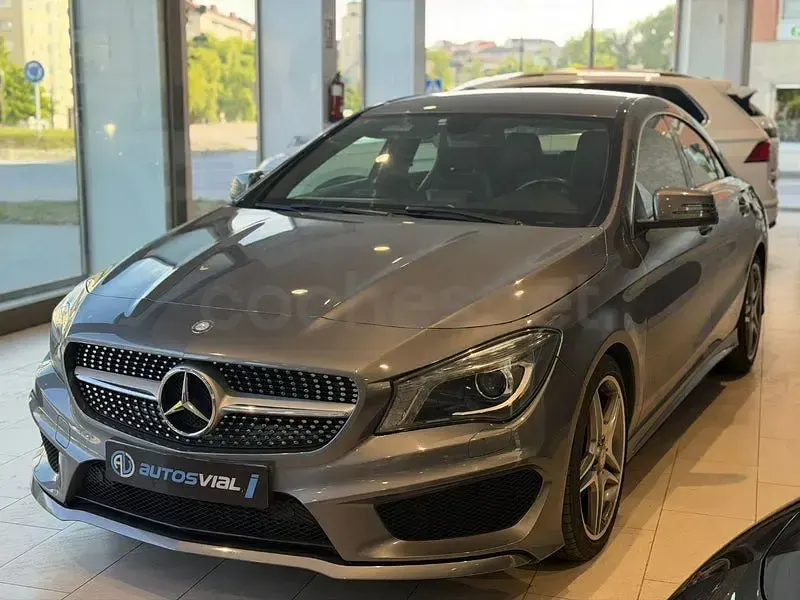 Usado Mercedes CLA200 AMG line 136 CV (100 kW) 2014 Gris / plata Coupe