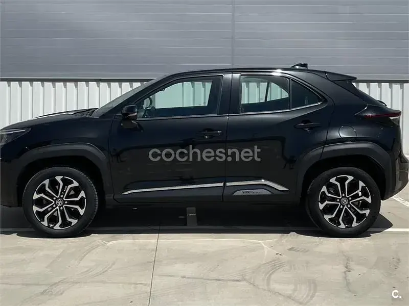 Usado Toyota Yaris Cross Active 116 CV (85 kW) 2022 Negro SUV