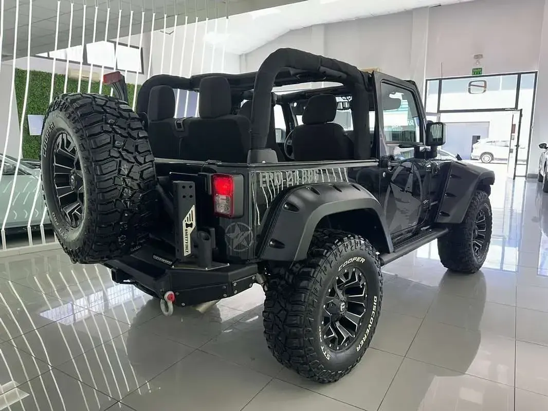Usado Jeep Wrangler Sahara 200 CV (147 kW) 2017 Negro SUV