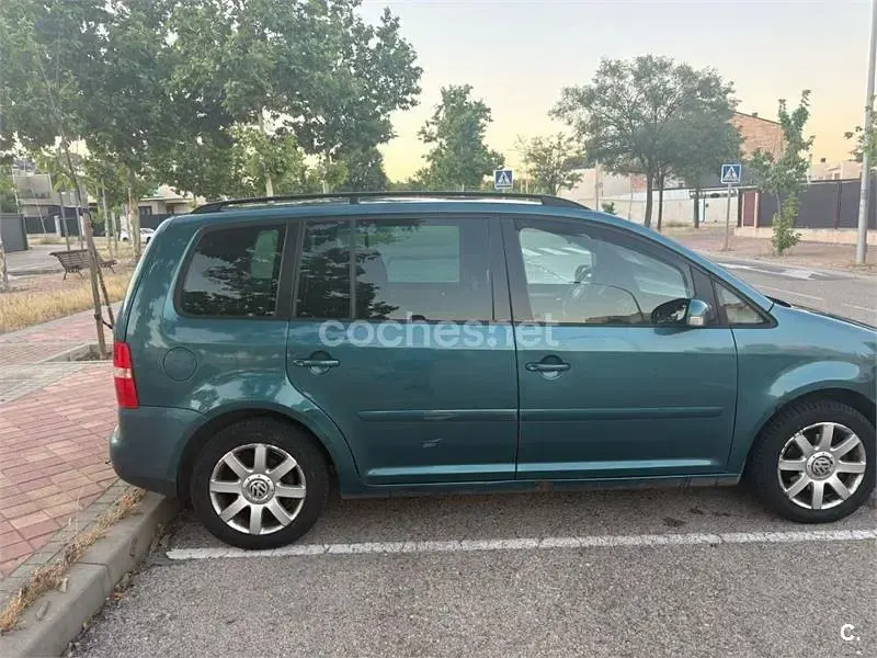 Usado VW Touran Highline 140 CV (102 kW) 2005 Verde Monovolumen