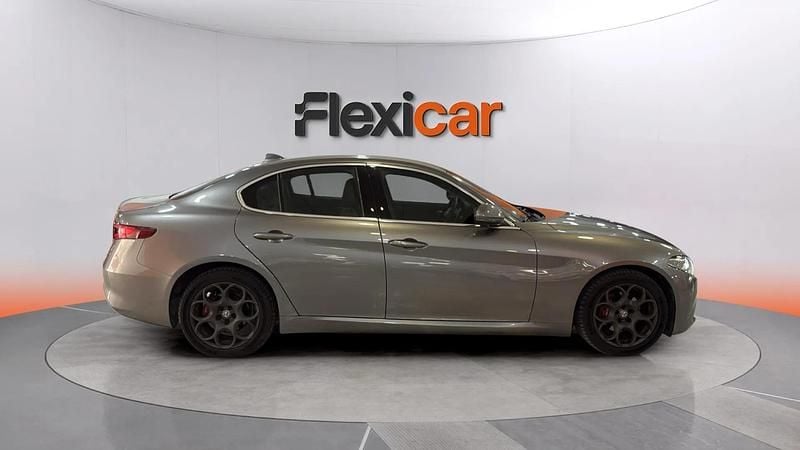 Usado Alfa Romeo Giulia Executive 190 CV (139 kW) 2020 Gris Berlina