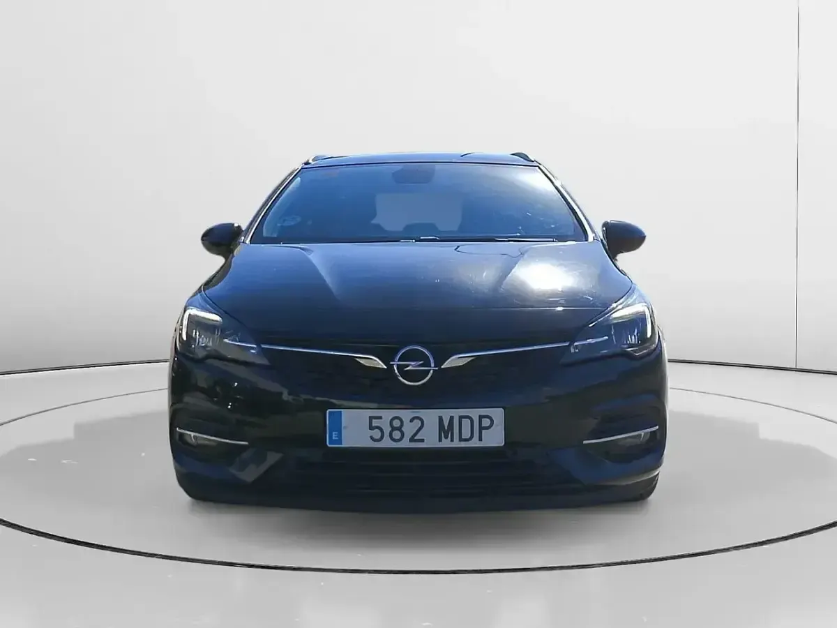 Usado Opel Astra Business Elegance 122 CV (89 kW) 2020 Negro Familiar