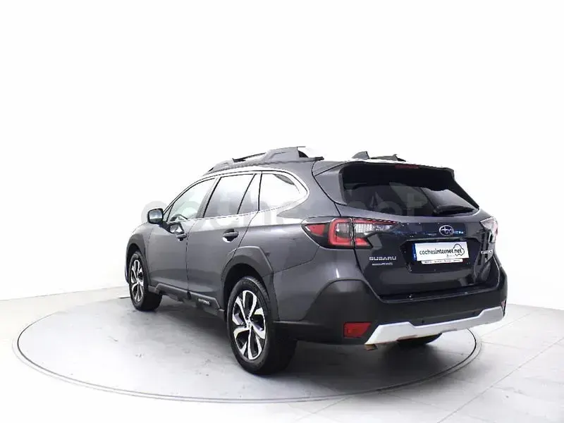 Usado Subaru Outback 169 CV (124 kW) 2021 Gris / plata Familiar