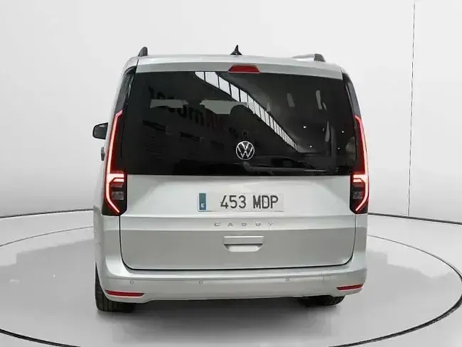 Usado VW Caddy Maxi Life 114 CV (83 kW) 2023 Gris Monovolumen
