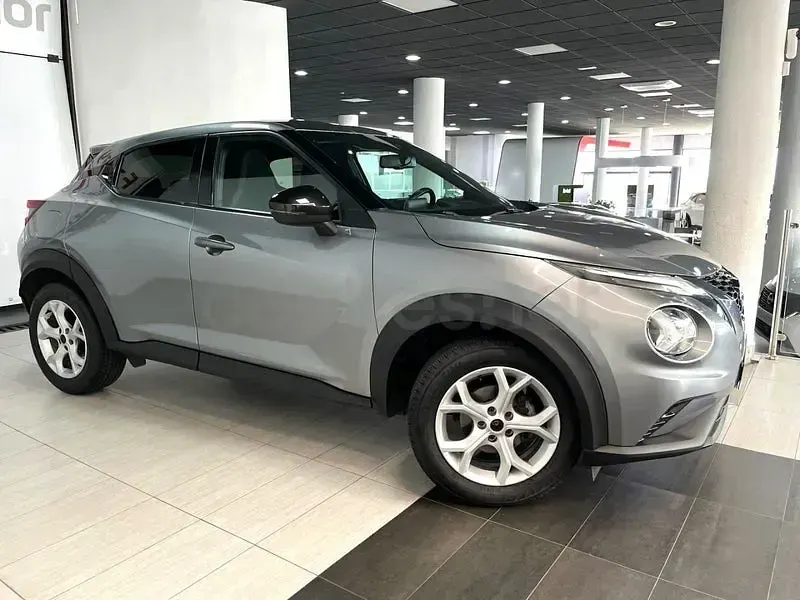 Usado Nissan Juke N-Connecta 114 CV (83 kW) 2022 Gris / plata SUV