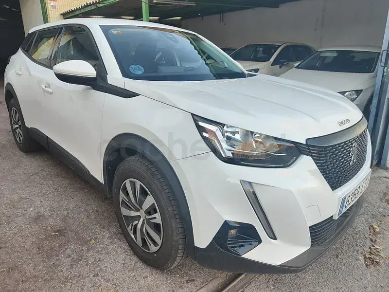 Usado Peugeot 2008 Active 110 CV (80 kW) 2021 Blanco SUV