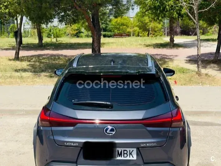 Usado Lexus UX Business Edition 184 CV (135 kW) 2022 Gris / plata SUV