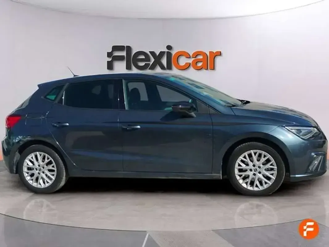 Usado Seat Ibiza Style 116 CV (85 kW) 2022 Gris Utilitario