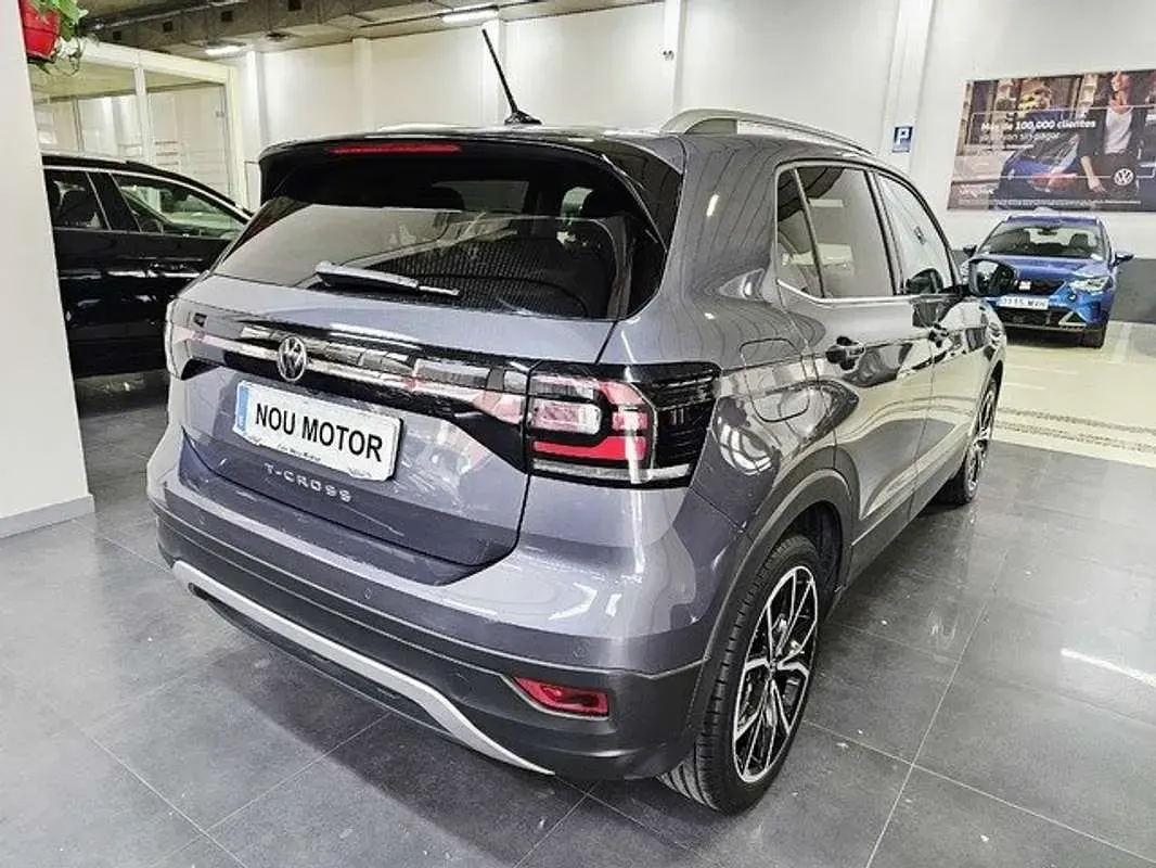Usado VW T-Cross Sport 110 CV (80 kW) 2022 Gris SUV