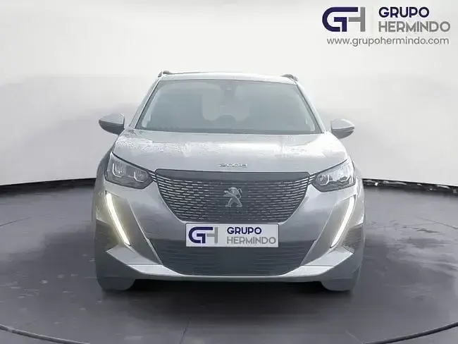 Usado Peugeot 2008 Allure 130 CV (95 kW) 2022 Gris SUV