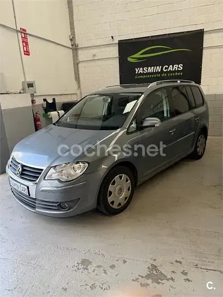 Usado VW Touran Advance 140 CV (102 kW) 2009 Gris / plata Monovolumen