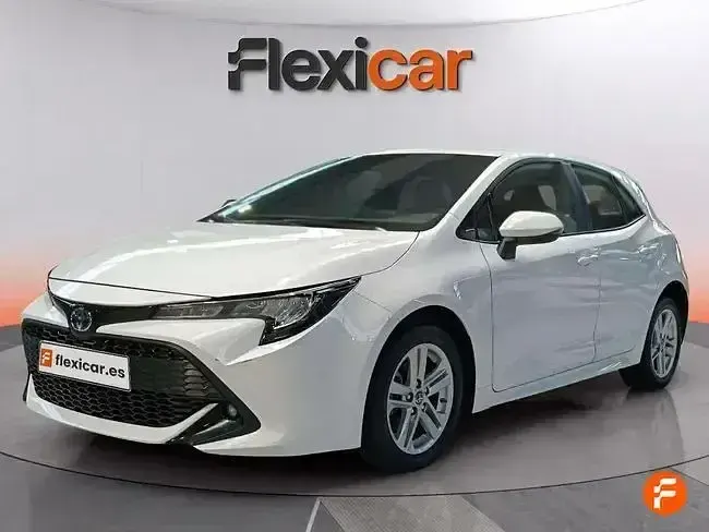 Używany Toyota Corolla Active 140 KM (102 kW) 2023 Biały Sedan/Limuzyna