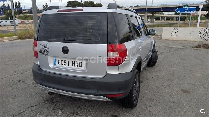 Usado Skoda Yeti Ambition 105 CV (77 kW) 2013 Gris / plata SUV