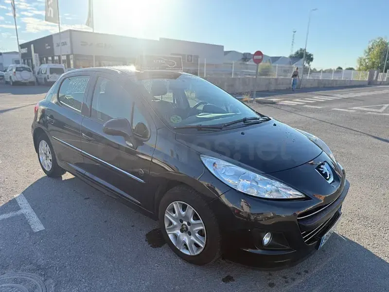 Usado Peugeot 207 92 CV (67 kW) 2011 Negro Berlina