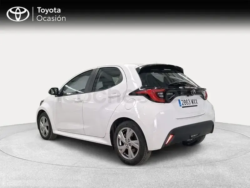 Usado Toyota Yaris Hybrid Active 116 CV (85 kW) 2025 Blanco Berlina