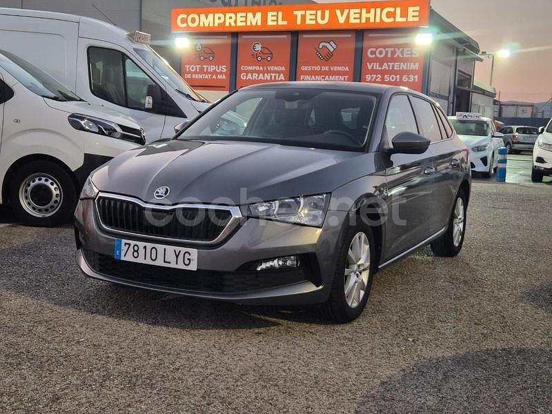 Usado Skoda Scala 95 CV (69 kW) 2022 Gris / plata Utilitario