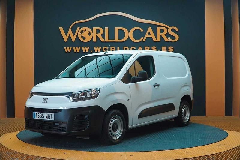 Usado Fiat Doblò 102 CV (75 kW) 2023 Blanco Monovolumen