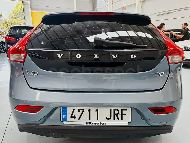 Usado Volvo V40 Momentum 120 CV (88 kW) 2016 Azul Berlina