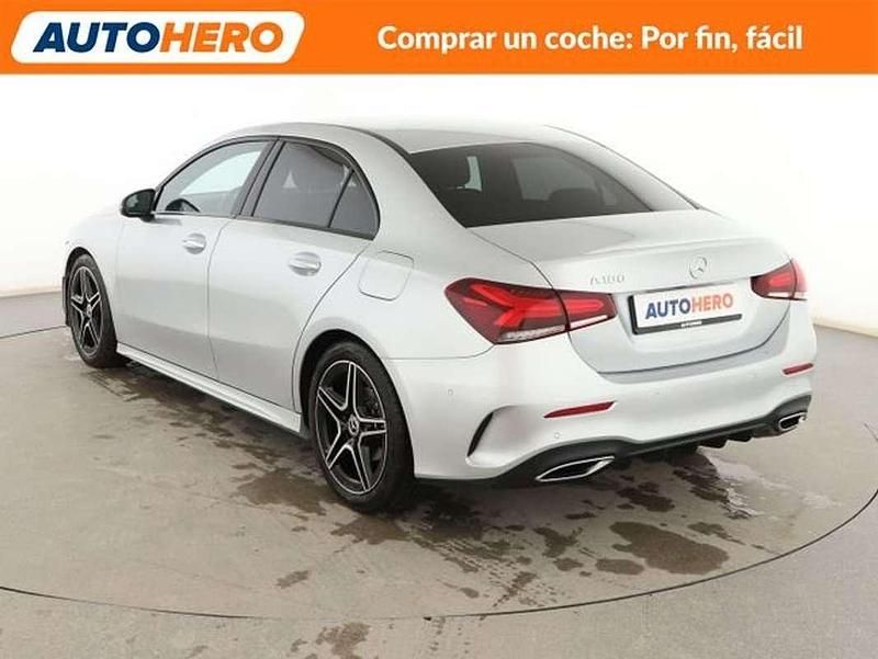 Usado Mercedes A180 AMG line 136 CV (100 kW) 2022 Gris Berlina