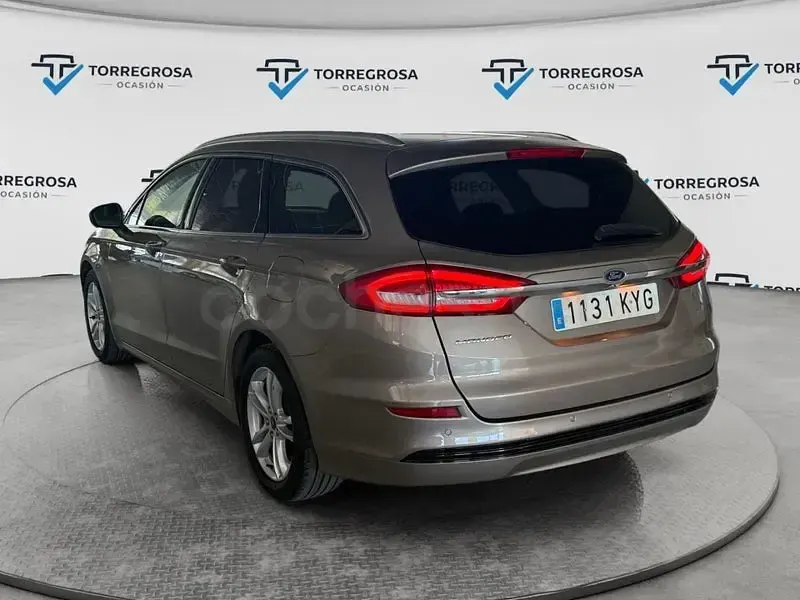 Usado Ford Mondeo Titanium 150 CV (110 kW) 2019 Beige Familiar