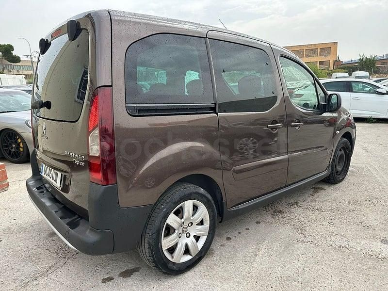 Usado Peugeot Partner Tepee Outdoor 115 CV (84 kW) 2014 Marrón Monovolumen