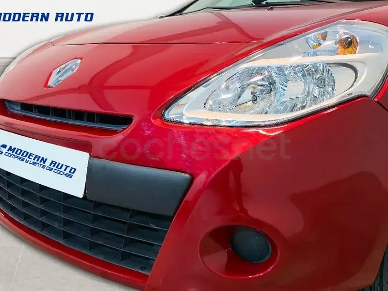 Usado Renault Clio II Expression 75 CV (55 kW) 2011 Granate Berlina