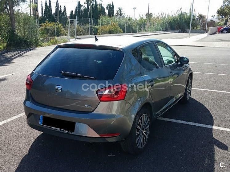 Usado Seat Ibiza Reference 90 CV (66 kW) 2016 Gris / plata Berlina
