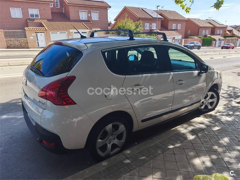 Usado Peugeot 3008 Premium 112 CV (82 kW) 2010 Blanco Familiar