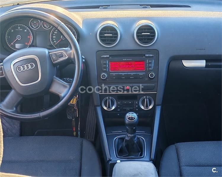 Käytetty Audi A3 Ambiente 140 HP (102 kW) 2010 Musta Viistoperä