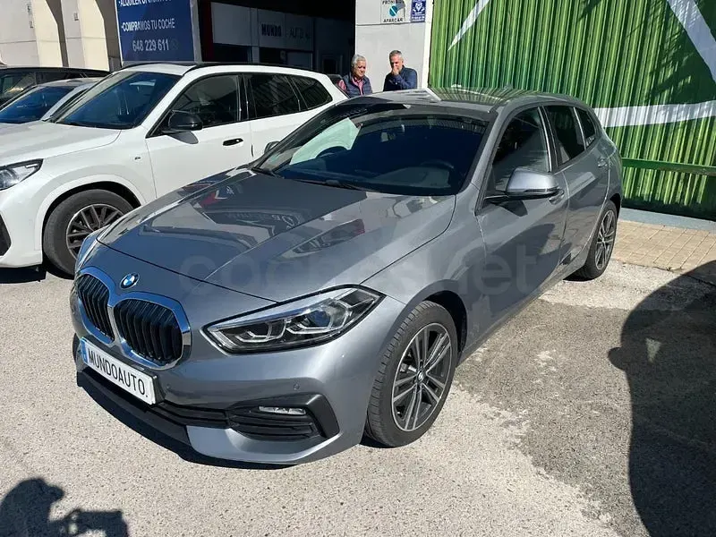 Usado BMW 118 150 CV (110 kW) 2022 Gris / plata Utilitario