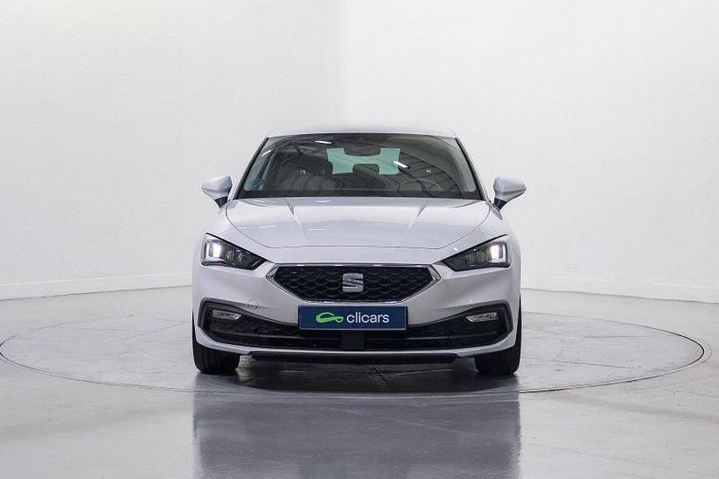 Usado Seat Leon Style 110 CV (80 kW) 2021 Blanco Berlina