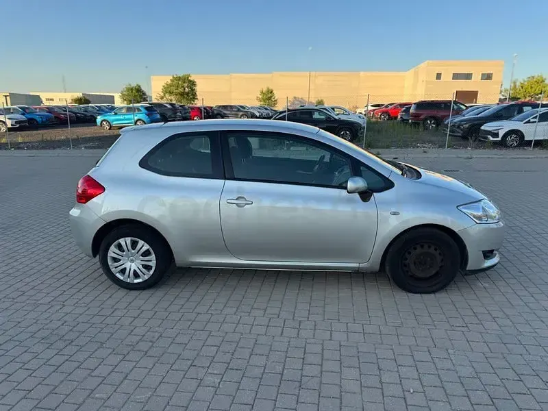 Usado Toyota Auris Sol 124 CV (91 kW) 2007 Gris / plata Utilitario