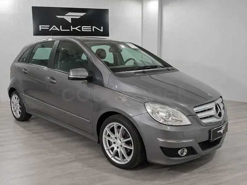 Usado Mercedes B200 140 CV (102 kW) 2008 Gris / plata Monovolumen