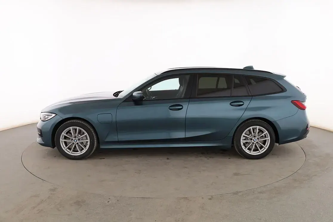Usado BMW 330e Comfort Edition 252 CV (185 kW) 2021 Azul Familiar