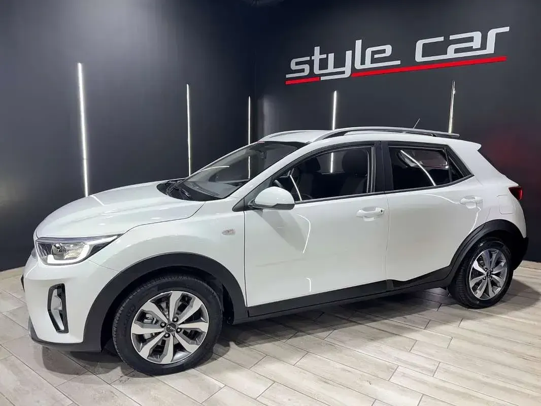 Usado Kia Stonic 101 HP (74 kW) 2022 Branco SUV