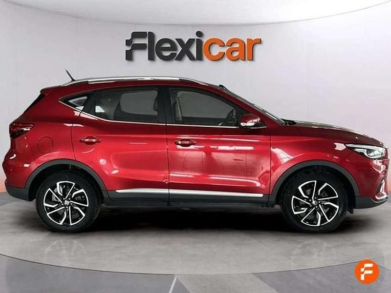 Usado MG ZS Comfort 111 CV (81 kW) 2023 Rojo SUV